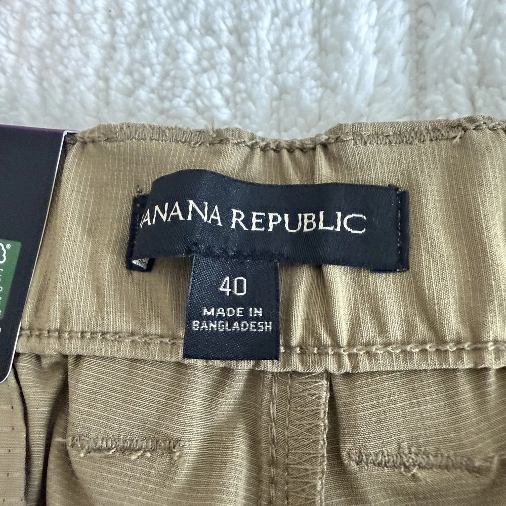 New Banana Republic Beige Comfort Stretch Shorts 40 Wicking Waist Athleisure